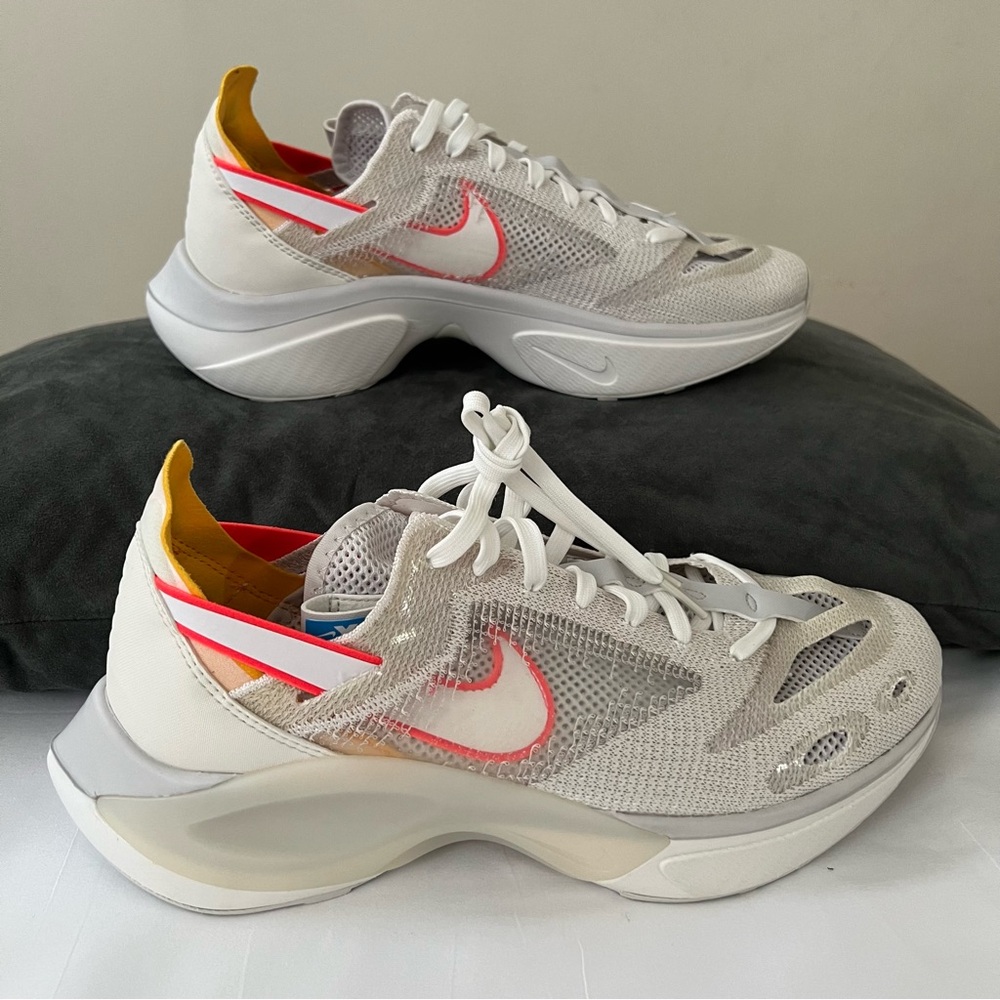 Nike  Men’s D/MS/X Gray/ White Running Shoe's  Size 9.5